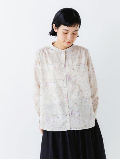 ソソット　リバティプリント/丸襟袖口シャーリングブラウス　クーポール LIBERTYPRINTバンドカラー袖シャーリングブラウス sosotto