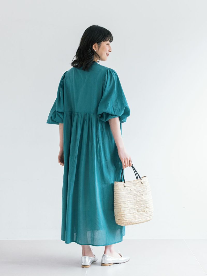 一点物　ビンテージガーゼワンピース　リメイクエプロン　金刺繍　ボンボン　緑系 ラスト1点】【インド製】ハンドスモッキングギャザーワンピース PONT